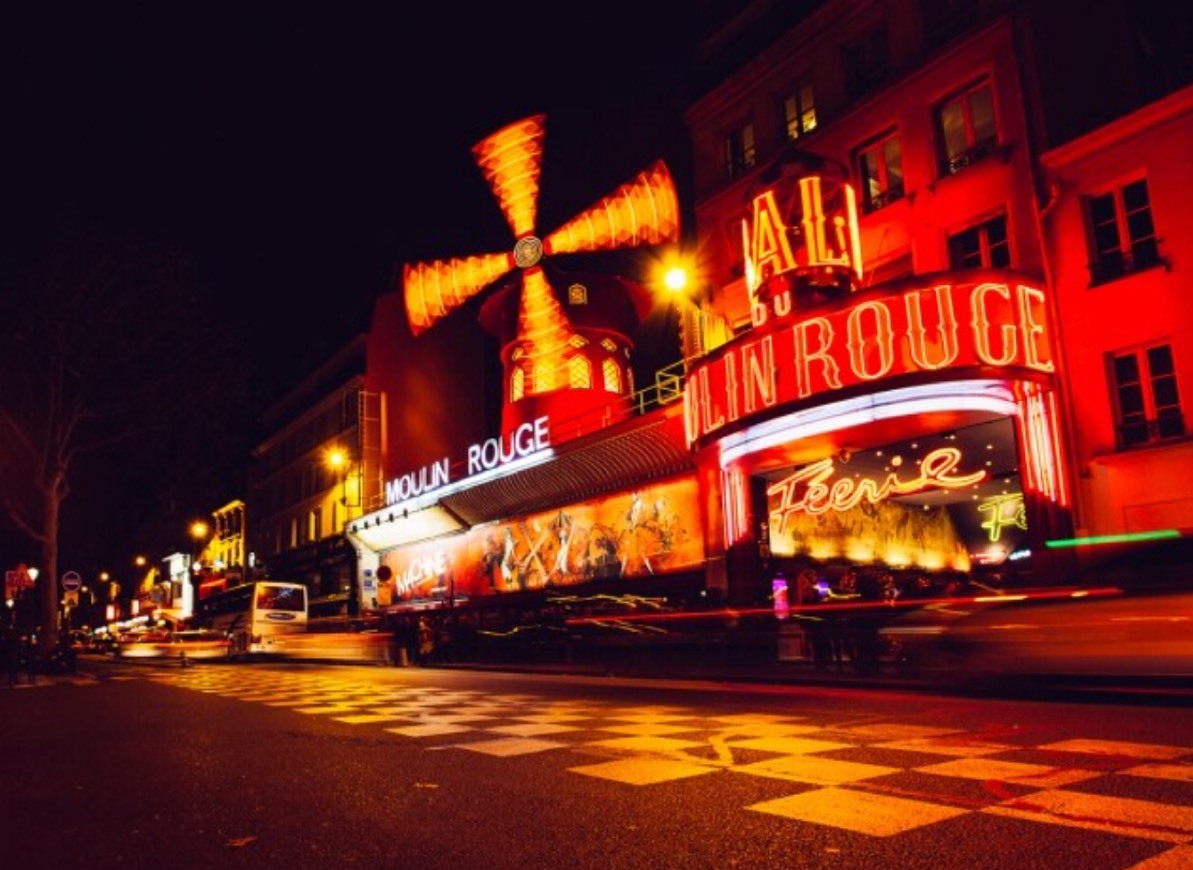 Place Moulin Rouge