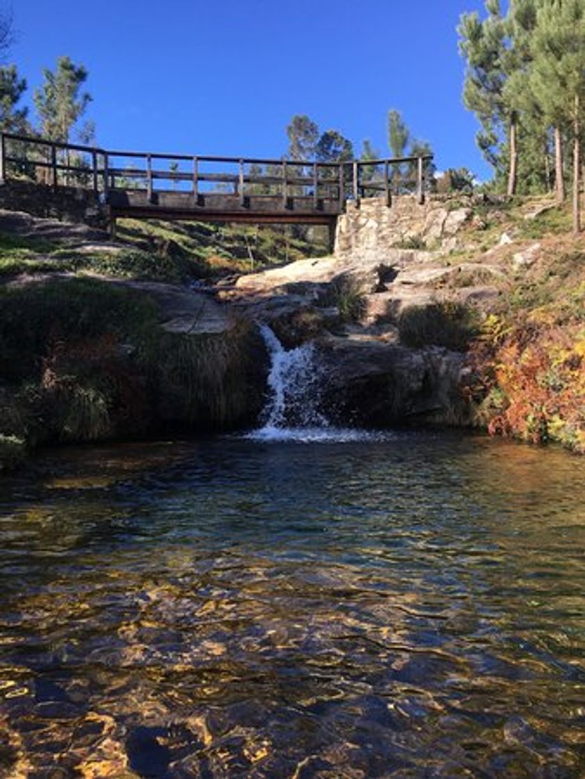 Lugar Poza Da Moura