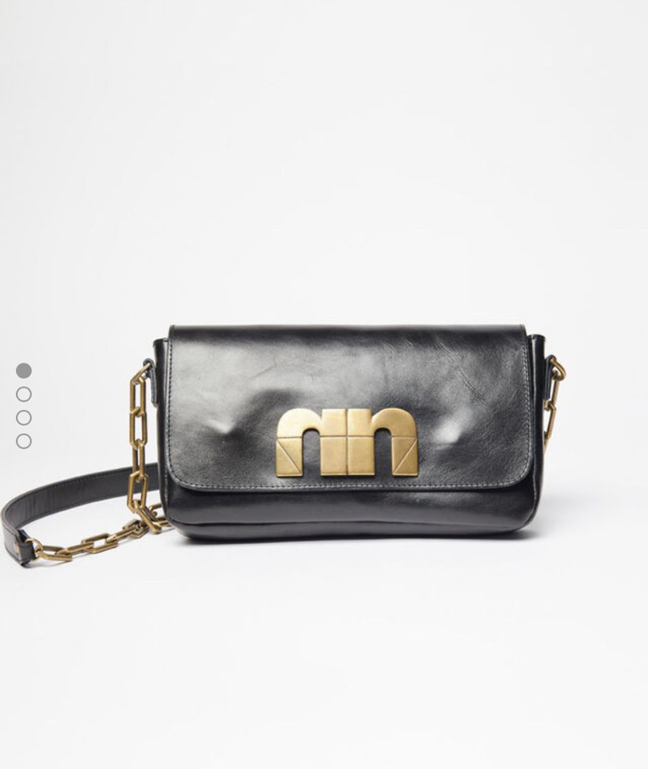 Fashion Bolso negro chapa 'N' dorada