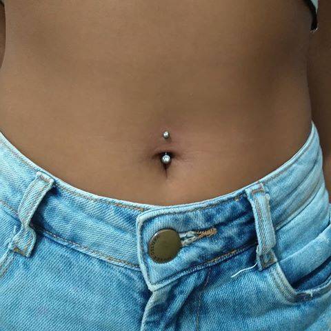 Social Piercing no umbigo 