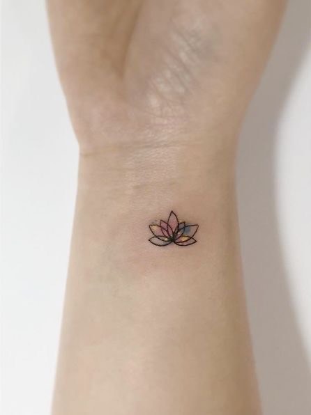 Moda Tatuagem minimalista