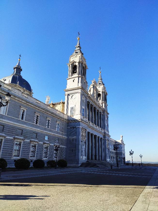 Lugar Almudena Cathedral