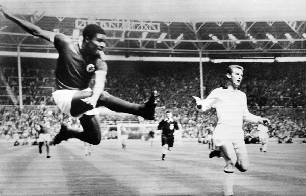 Moda Eusébio, 71, Legend of Portuguese Soccer, Dies - The New York ...