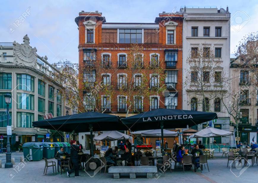 Place Plaza de Santa Ana