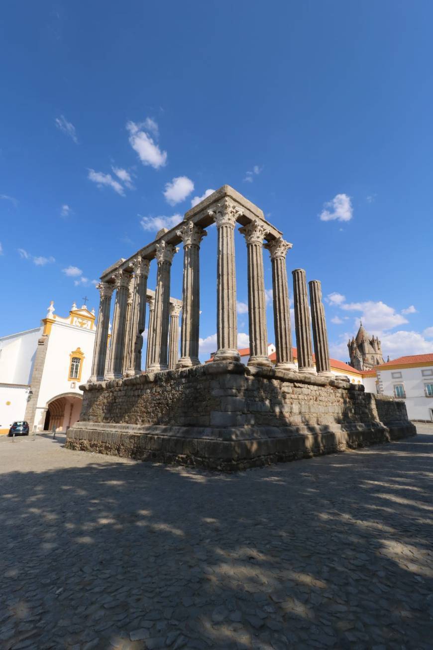 Place Templo romano de Évora