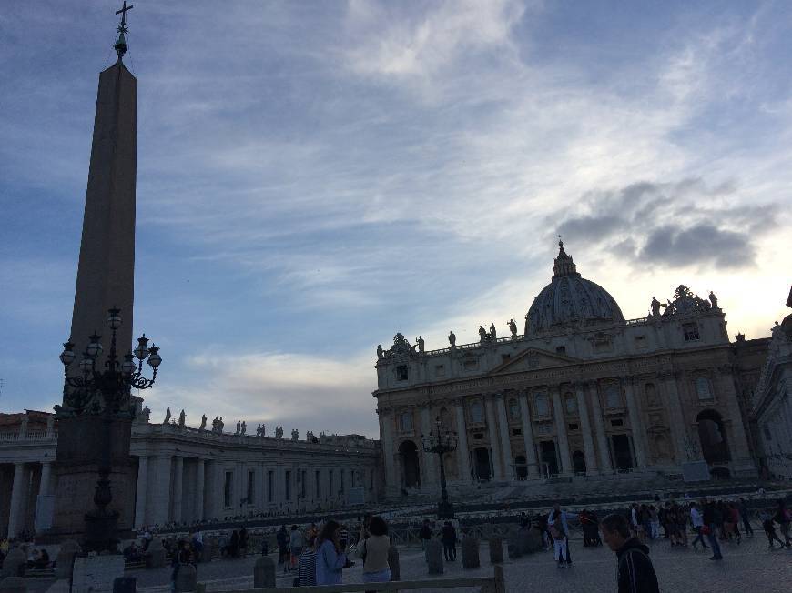 Place Piazza San Pietro