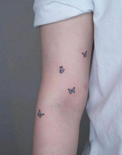 Tatuagem minimalista.
