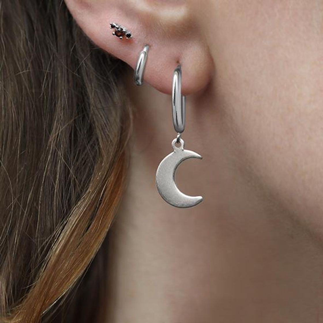 AYSU. Mini Moon Hoop Earrings - Silver — REGALROSE