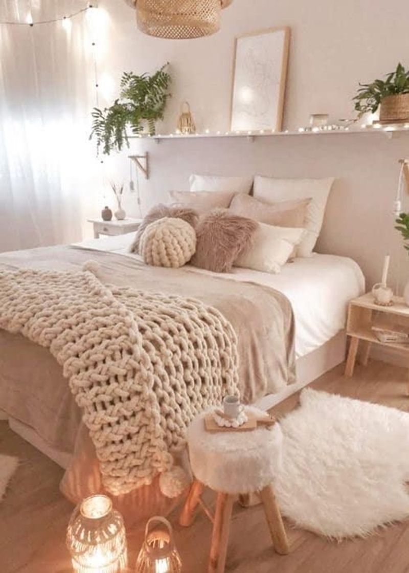 Fashion { monochromatic decor }