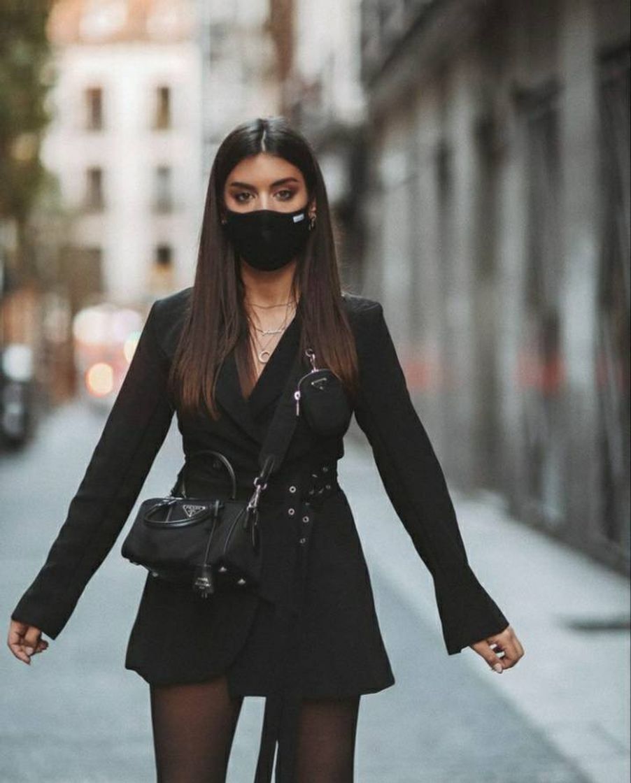 Moda Total black look