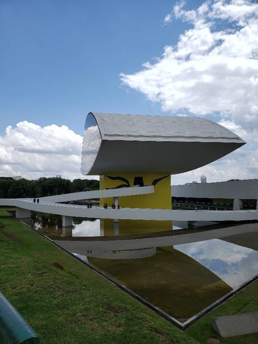 Lugar Museu Oscar Niemeyer