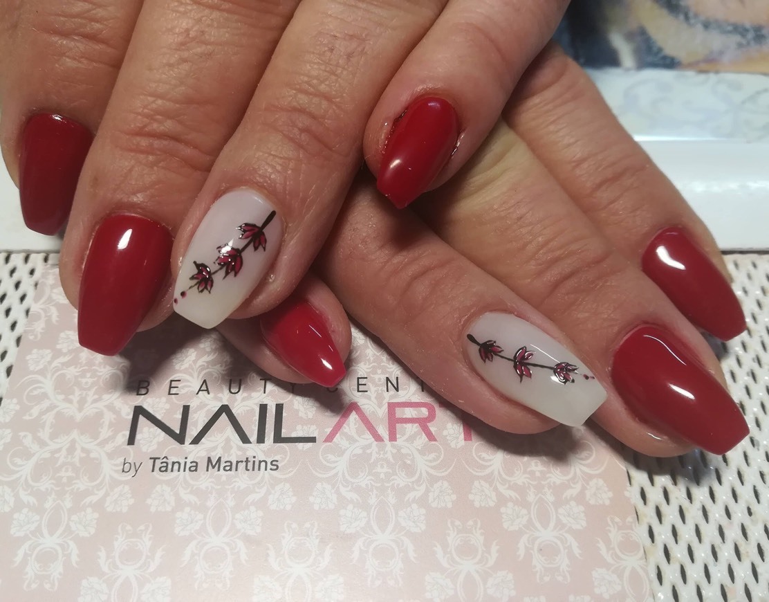 Moda Nails