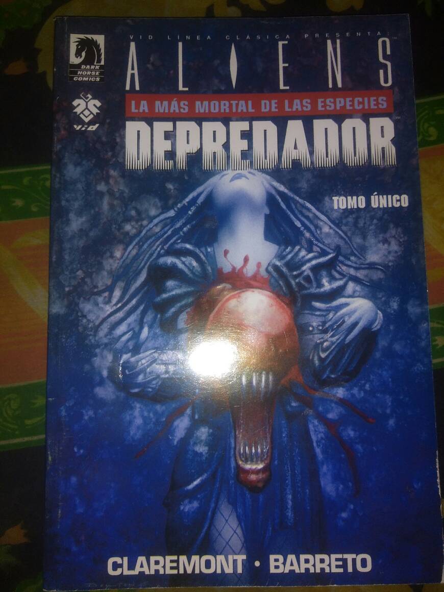 Book Aliens vs Depredador