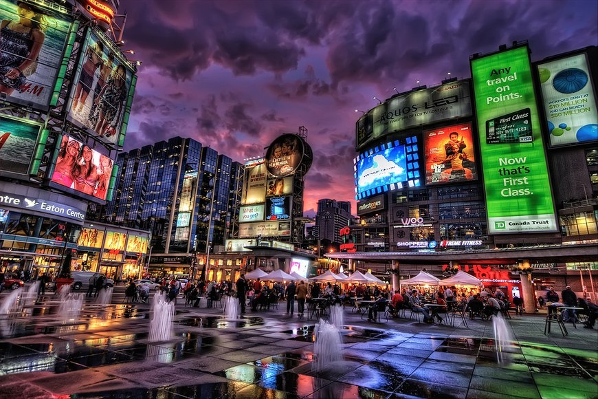 Lugar Dundas Square