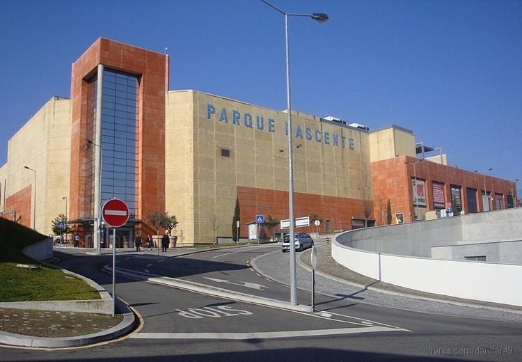 Lugar Centro Comercial Parque Nascente