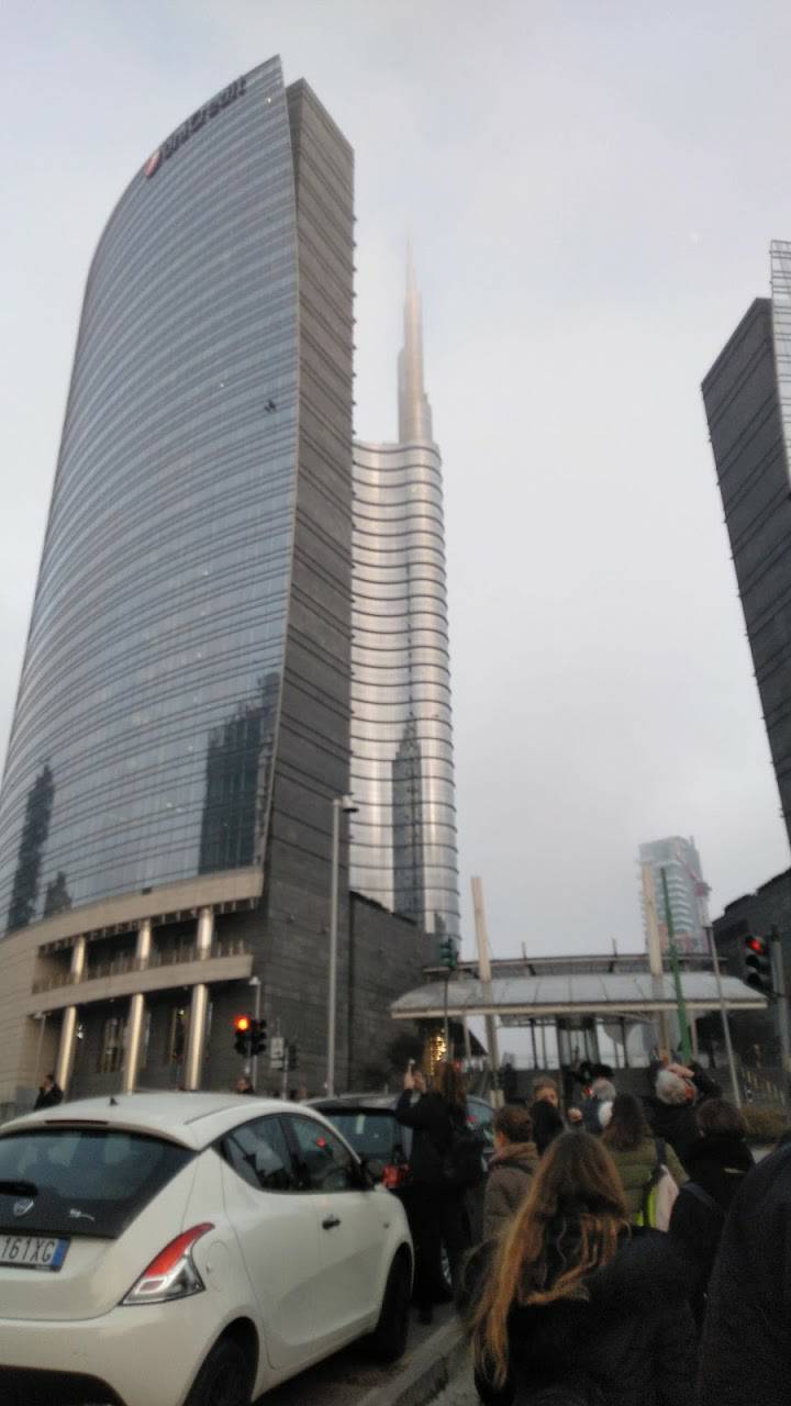 Lugar UniCredit Tower