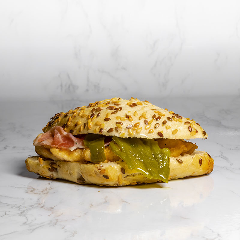 Social Bocadillo de pollo, pimiento verde y jamón - Bar Okela