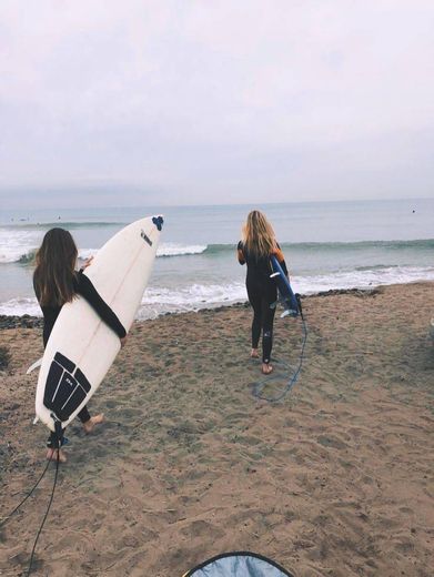 Surf girls