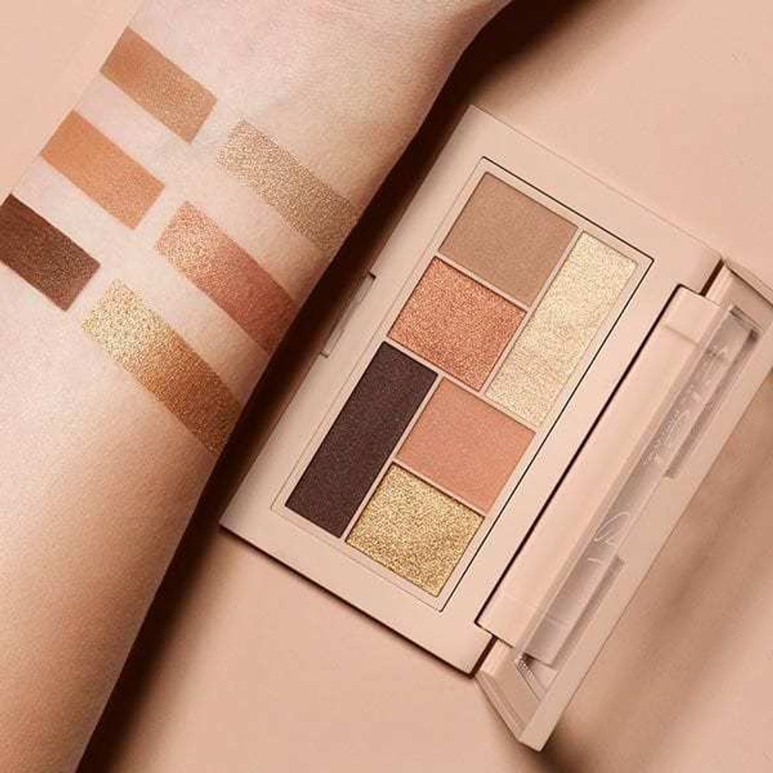 Social Gigi Hadid Eyeshadow Palette