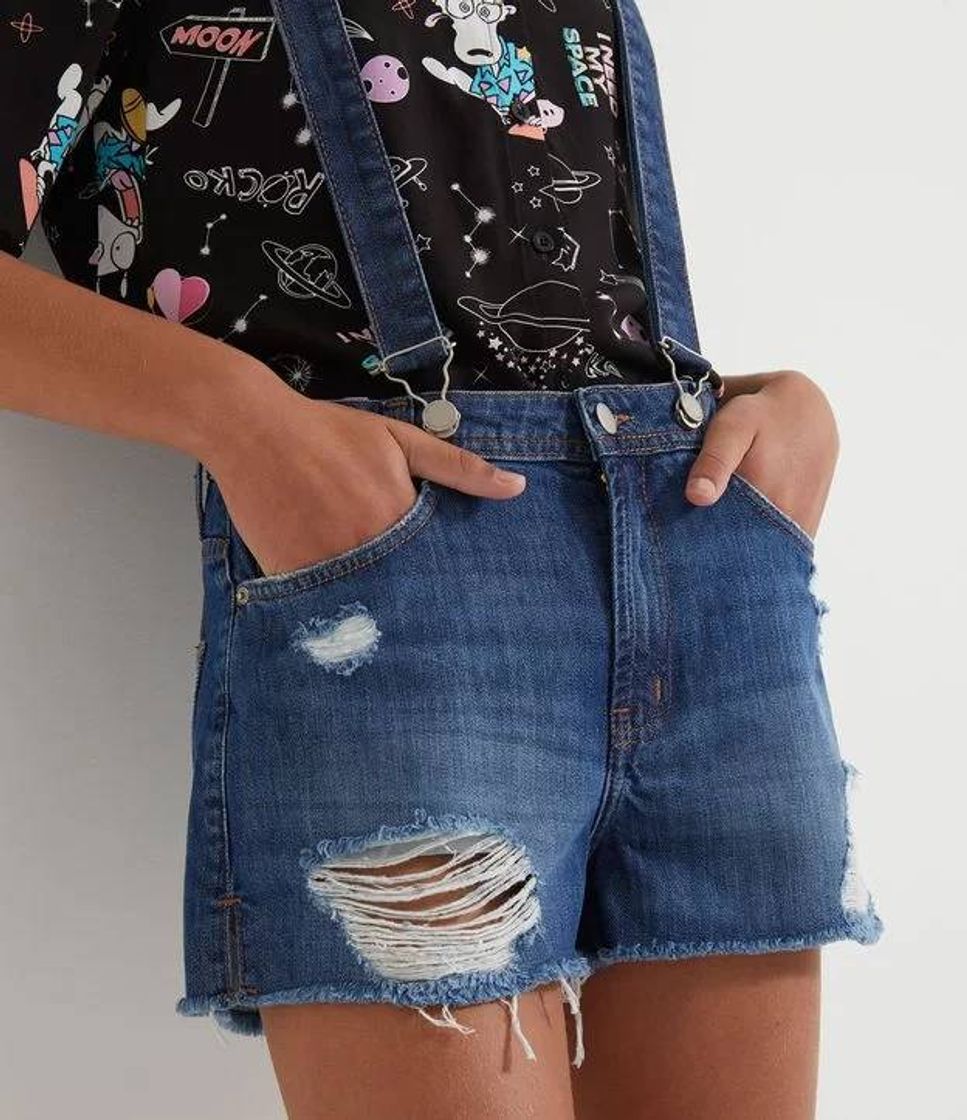 Short Jeans com Puídos e Suspensório