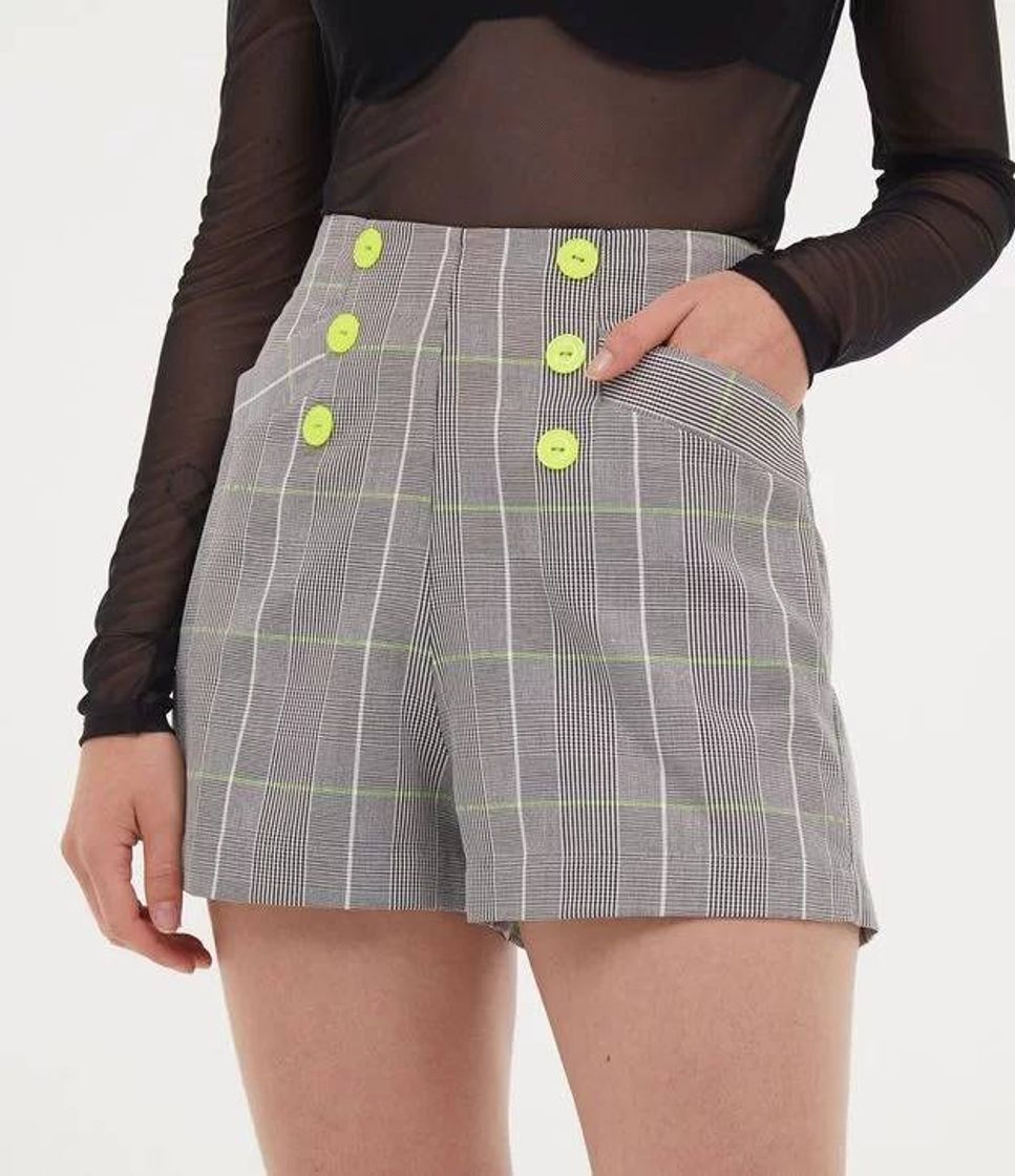 Short xadrez com botões