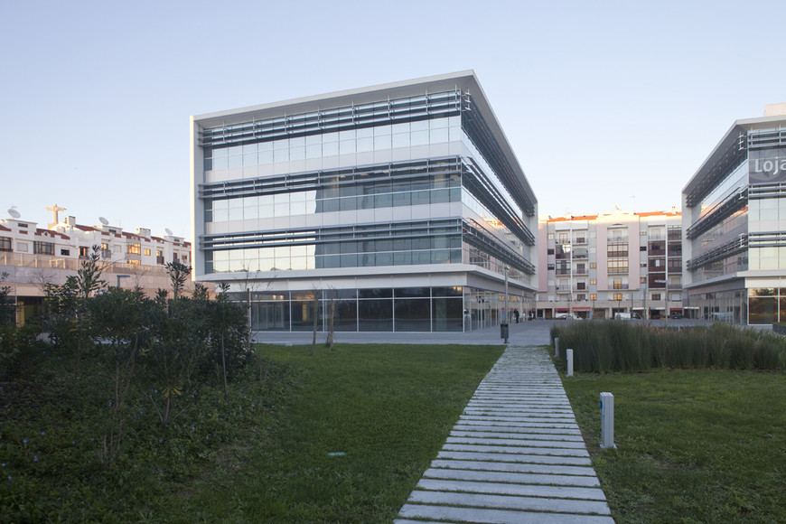 Almada Business Center