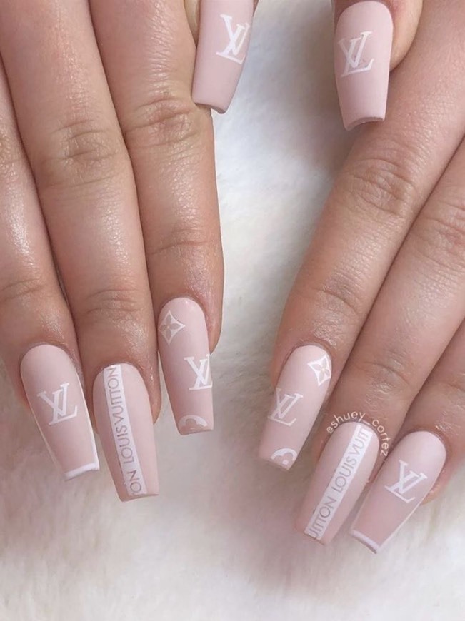 Social Design Nails Louis Vuitton 