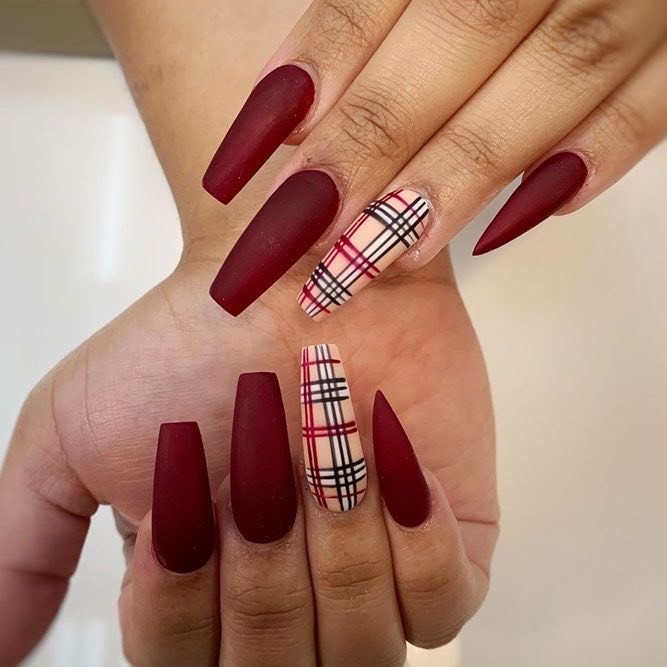 Social Design Nails Burberry