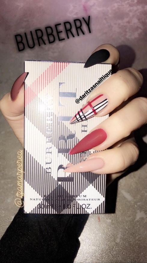 Social Design Nails Burberry