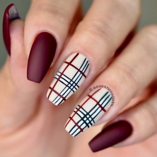 Social Design nails burberry