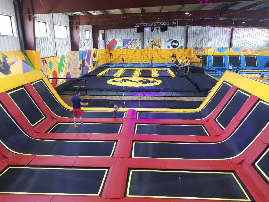 Place UPUP TRAMPOLINS