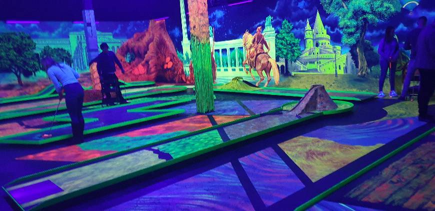 Places Neonis 3D Blacklight Minigolf