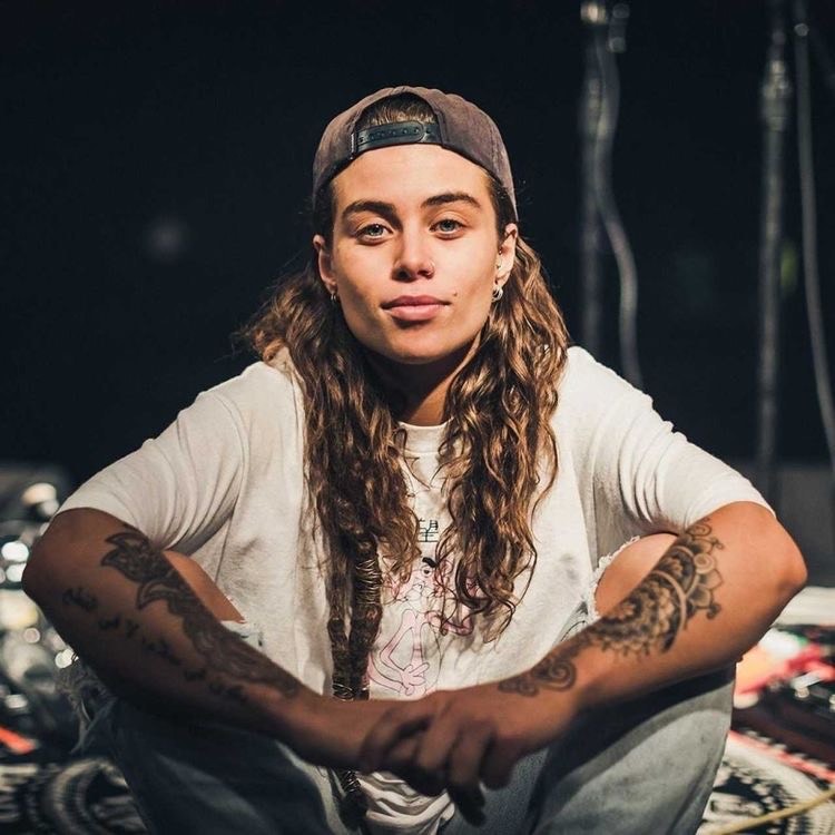 Moda Tash Sultana 