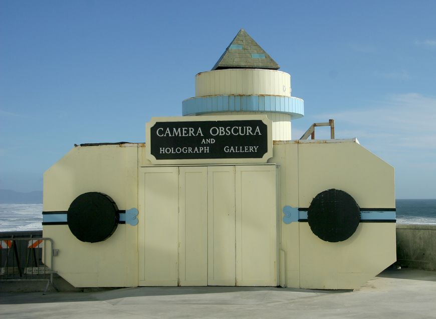 Place Camera Obscura & World of Illusions