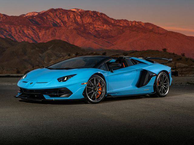 Social Lamborghini Aventador 