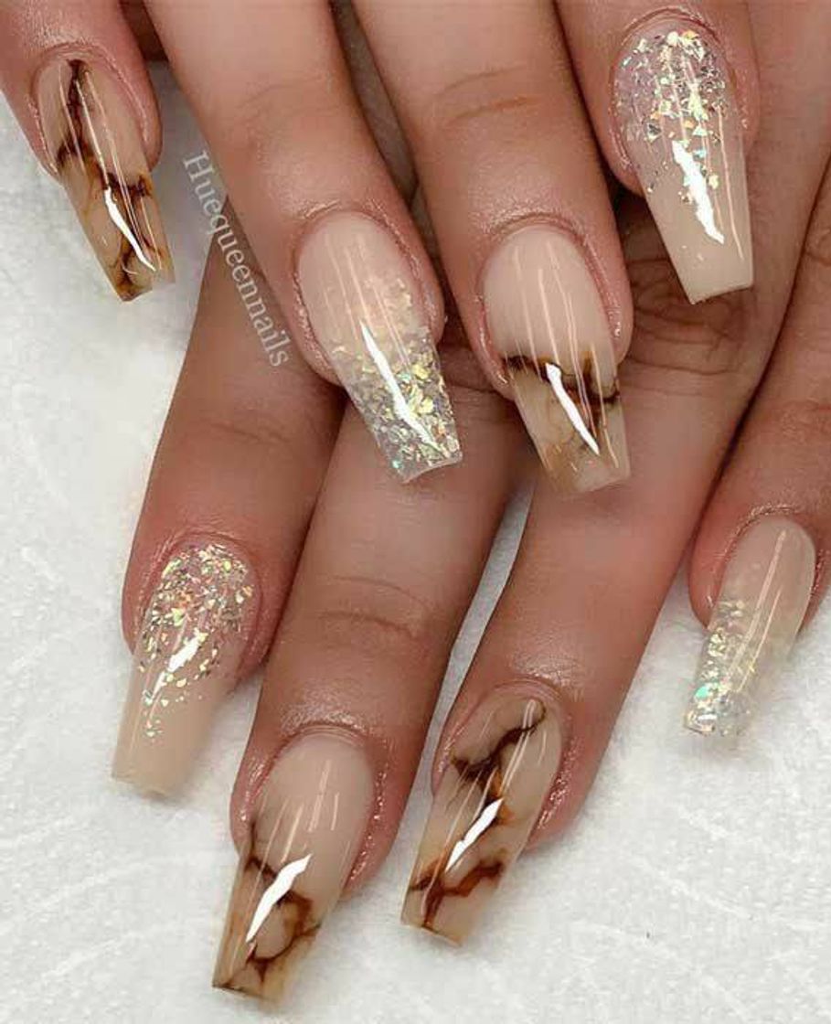 Moda Nails