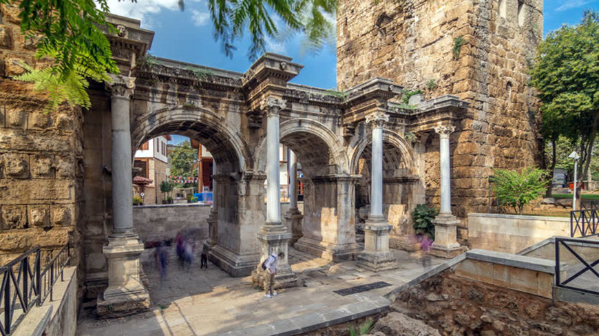 Place Hadrian's Gate, Antalya | Go Turkey Tourism