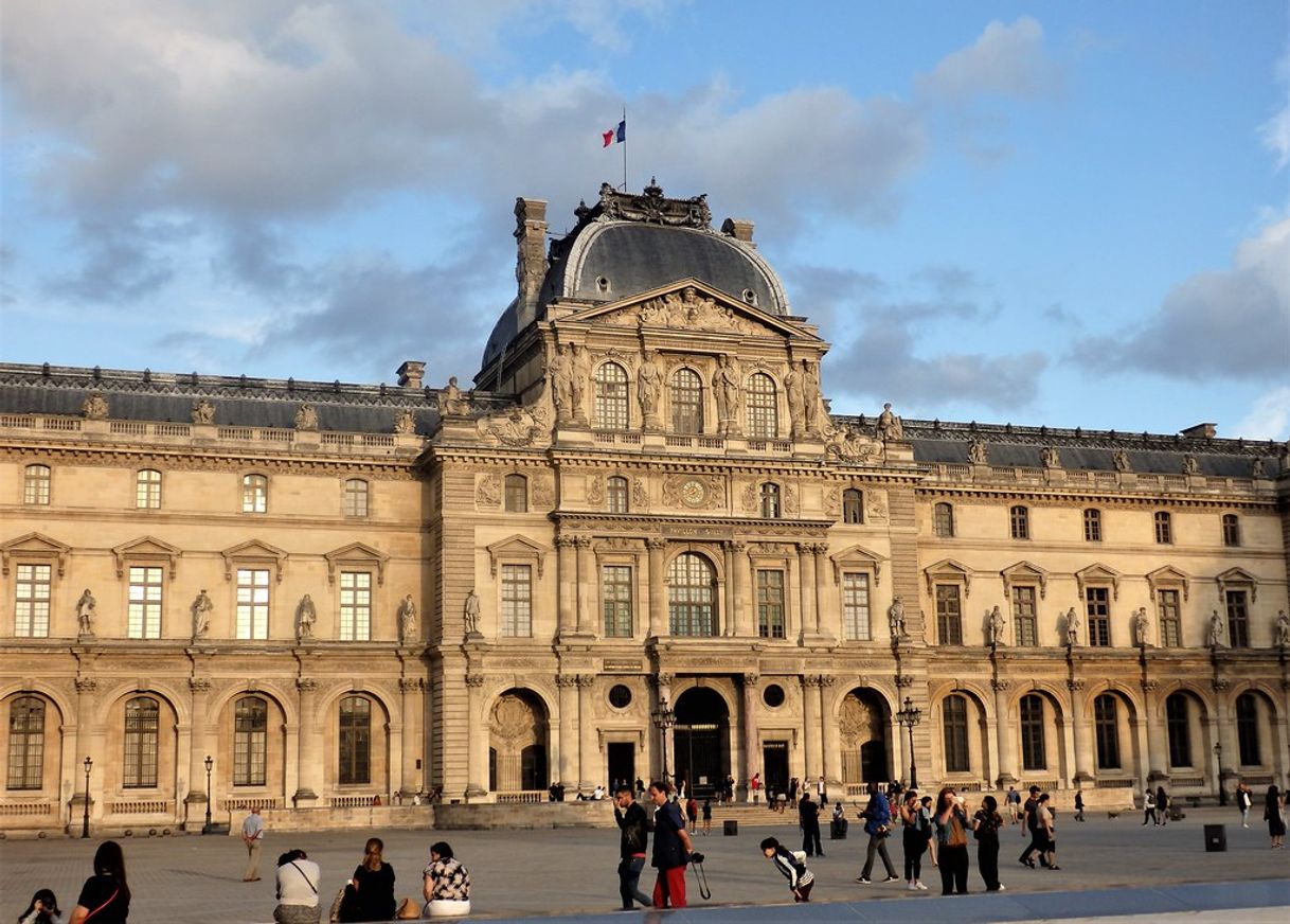 Place Museo del Louvre
