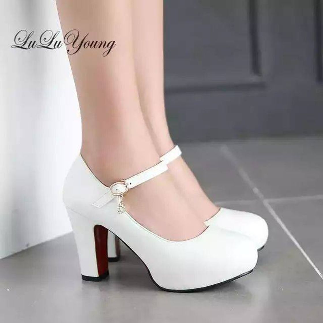 Moda White high heels