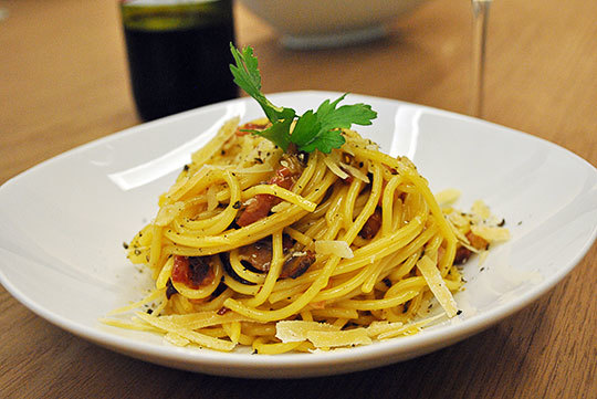 Moda MASSA À CARBONARA a verdadeira receita original Italiana ...