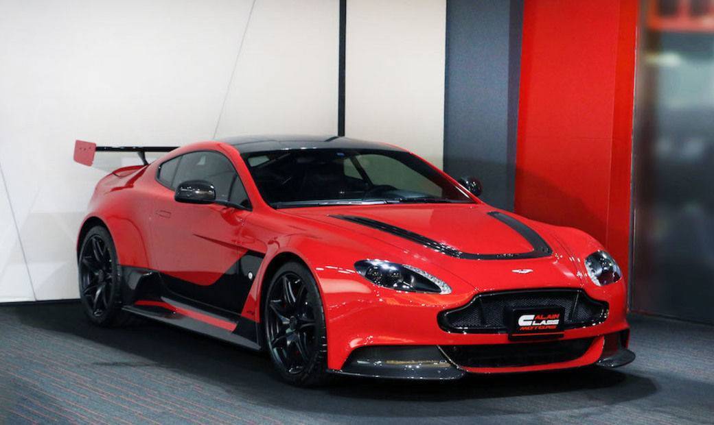 Social Aston Martin Vantage GT12