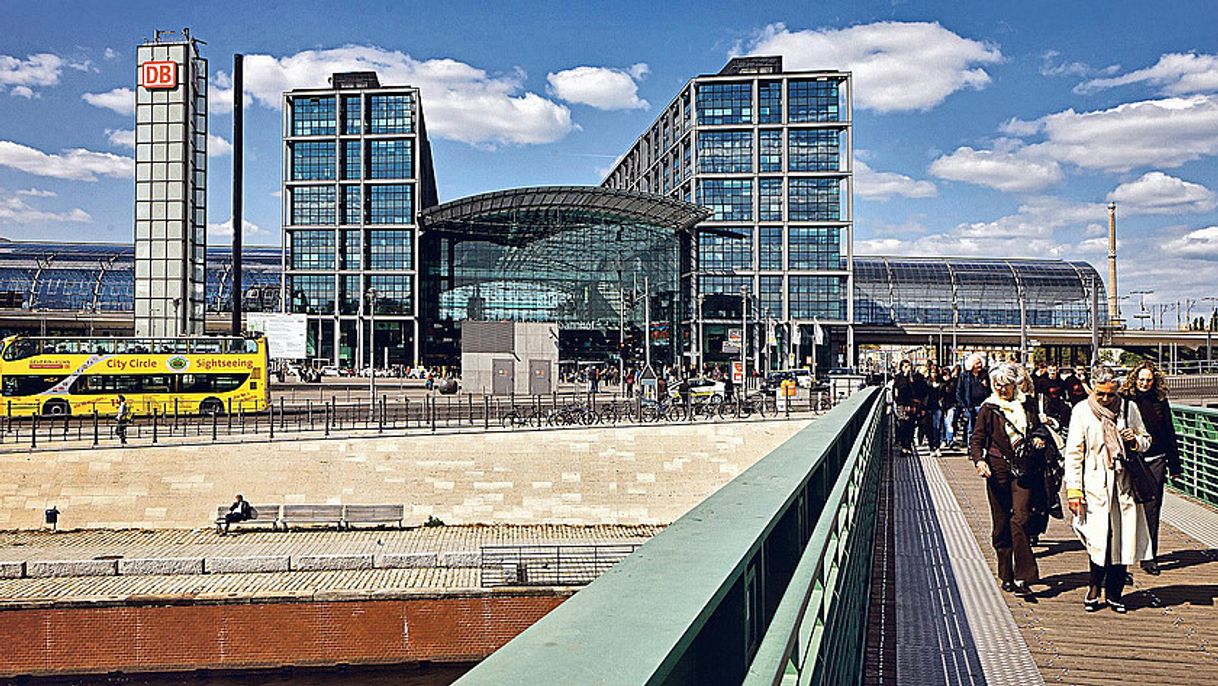 Lugar Hauptbahnhof Berlin HBF