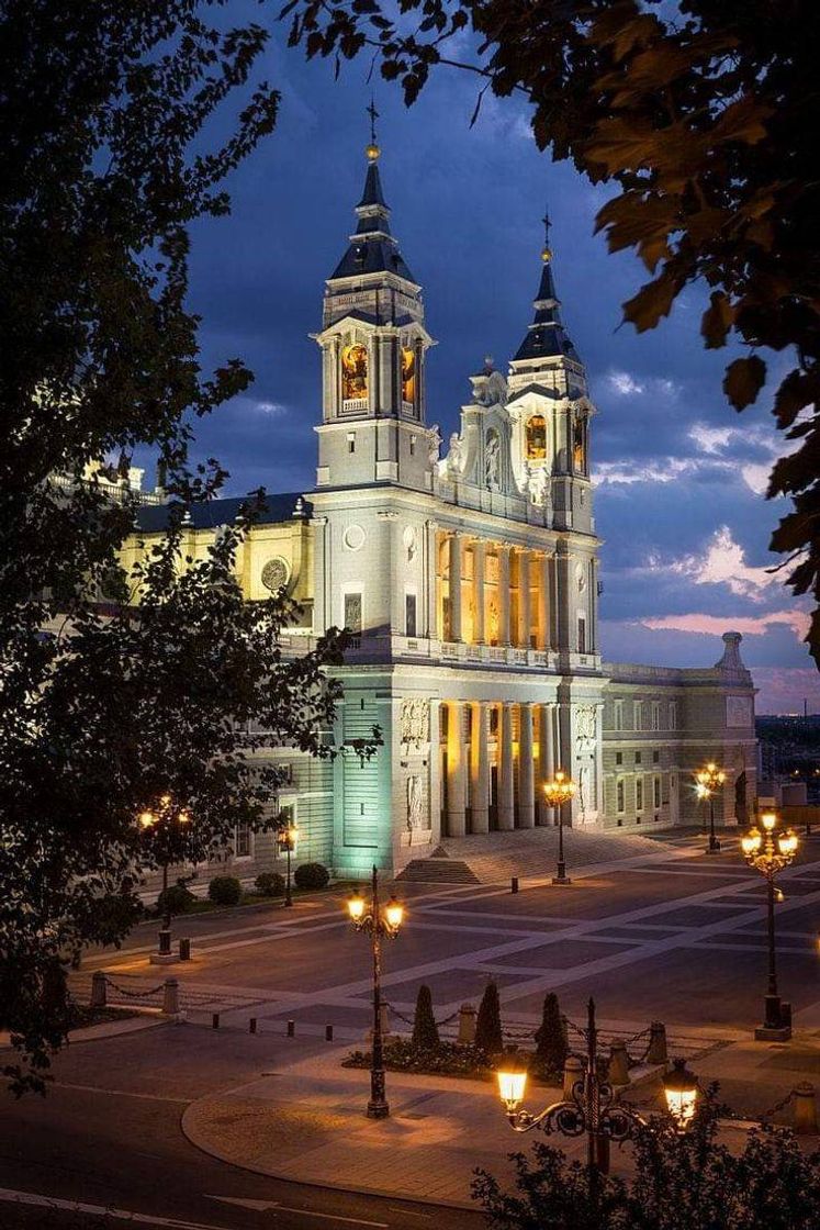 Lugar Almudena Cathedral