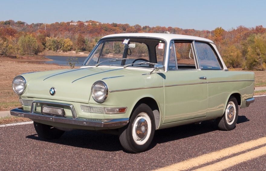 Social BMW 700