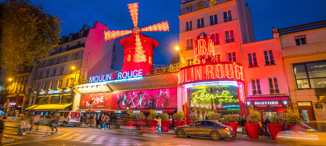 Place Moulin Rouge