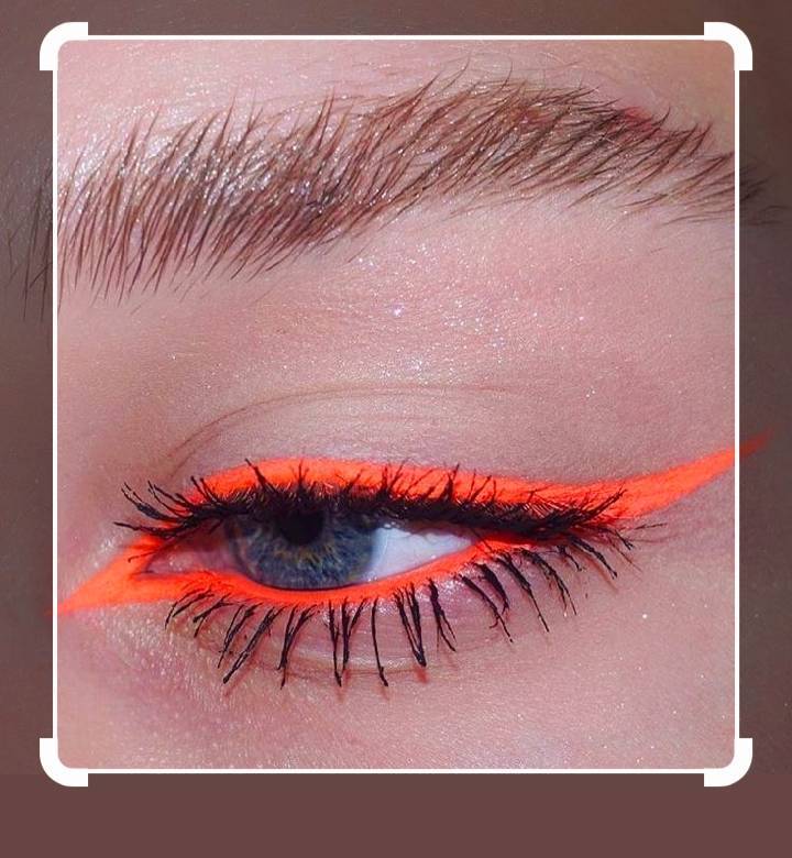 Moda Eyeliner de cor laranja 😍