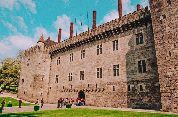 Place Paço dos Duques de Bragança