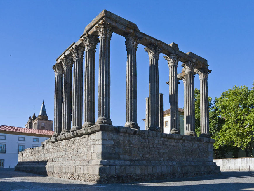 Place Templo romano de Évora