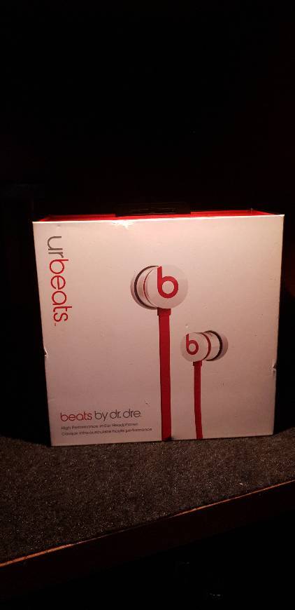 Place Beats by Dr. Dre urBeats3