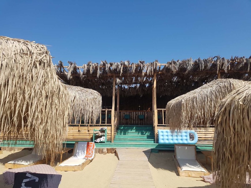 Lugar La Roca Beach Bar